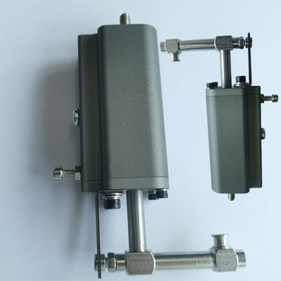 As peças cortando de transmissão materiais da máquina do otário do ferro deslocaram as peças da imprensa