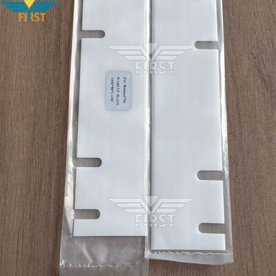 Lâmina de lavagem para Roland 700 com 1102 × 56 × 1 mm Dimensões e 13 buracos em plástico alto